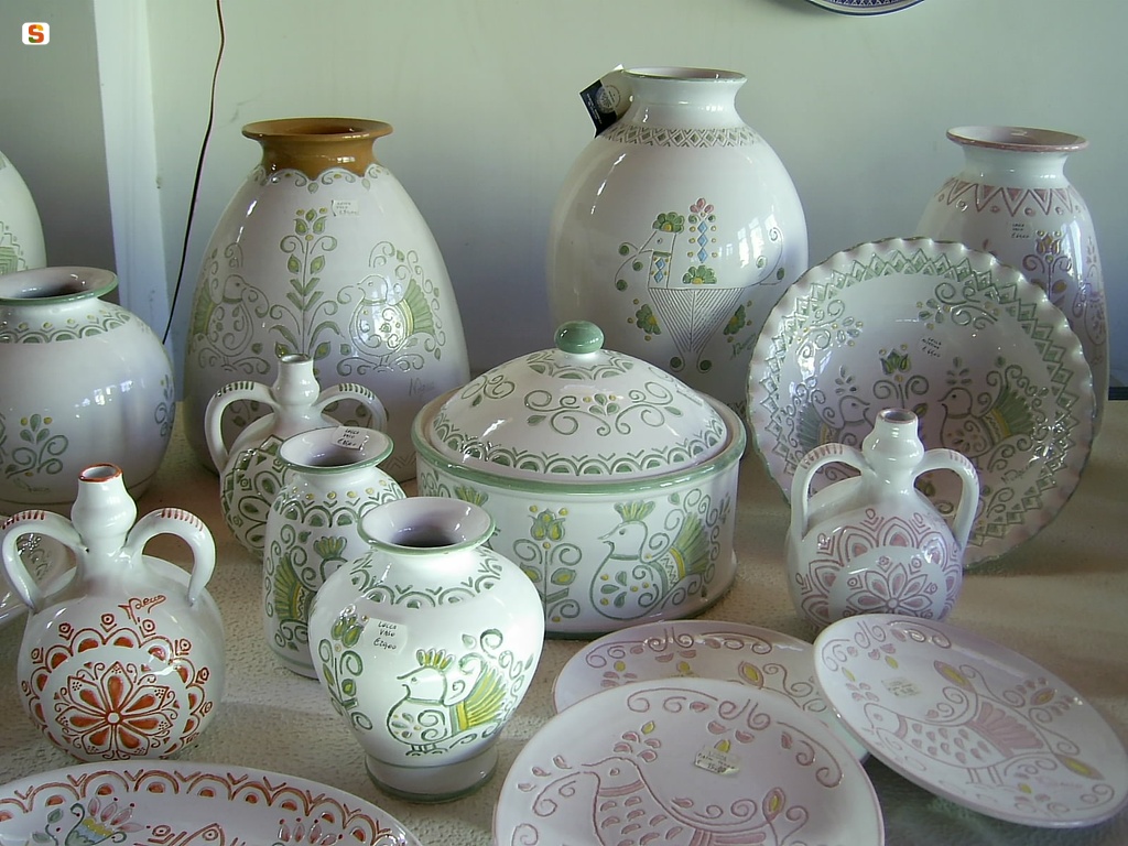 Ceramica artistica asseminese. Esposizine di ceramiche coi decori tradizionali di Doriana Usai