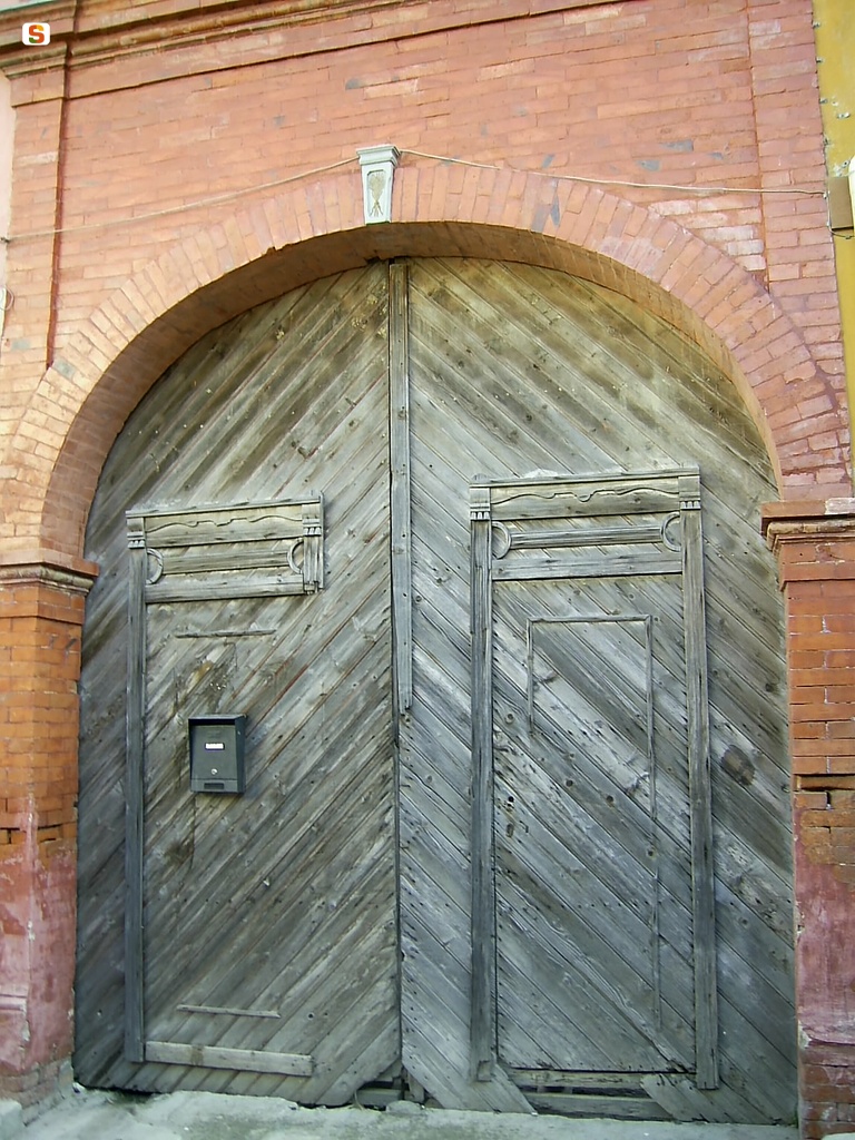 Assemini, portale nel centro storico