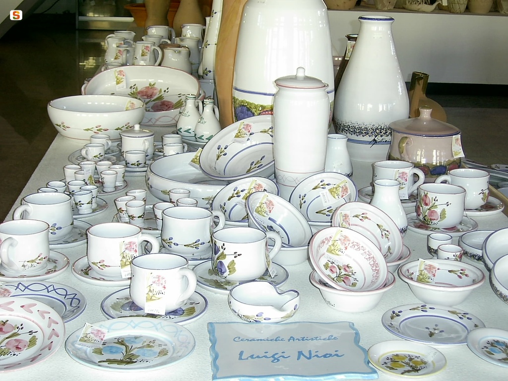 Ceramica artistica asseminese. Esposizione di servizi e vasi decorati di Luigi Nioi