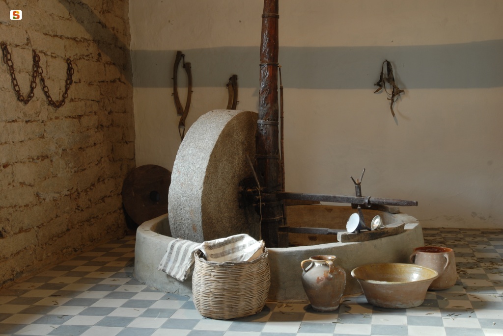 Museo di Sarule, mola per le olive