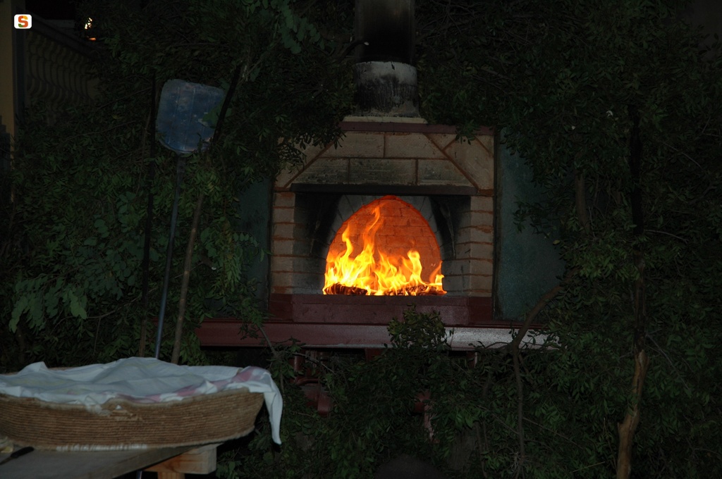 Loceri, manifestazione Antichi mestieri : il forno a legna