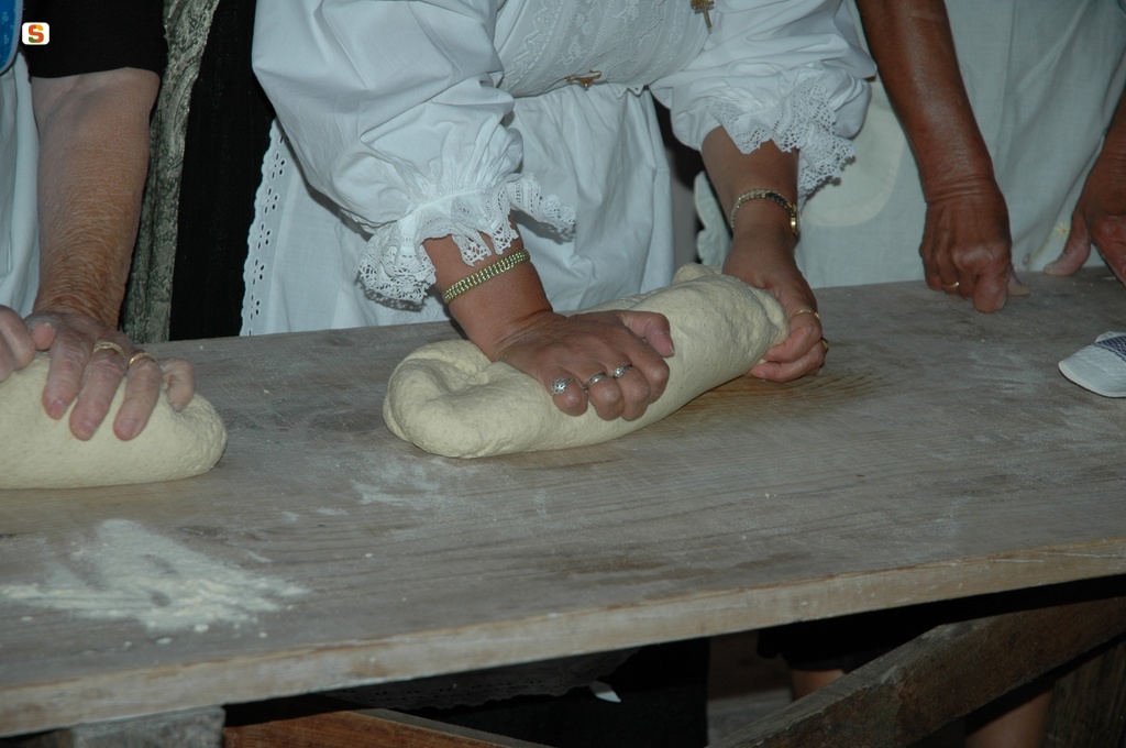 Loceri, manifestazione Antichi Mestieri: lavorazione della pasta