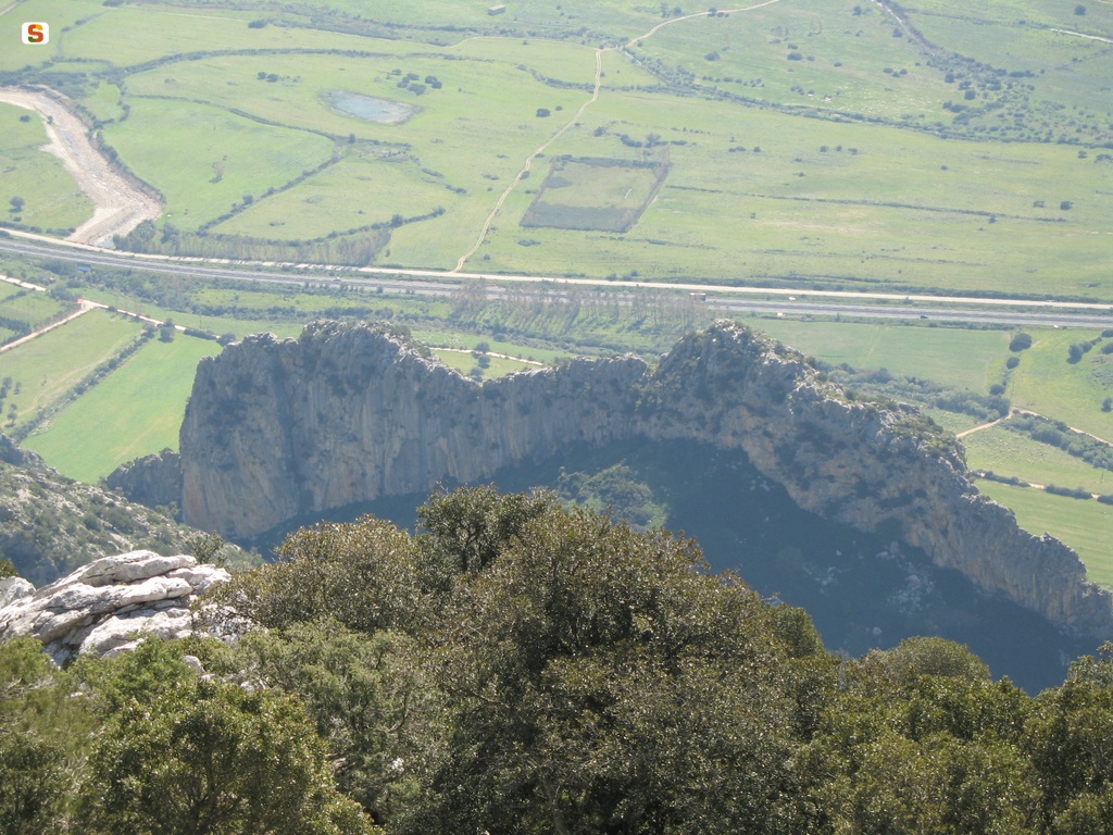 Lodè, panorama del Monte Albo
