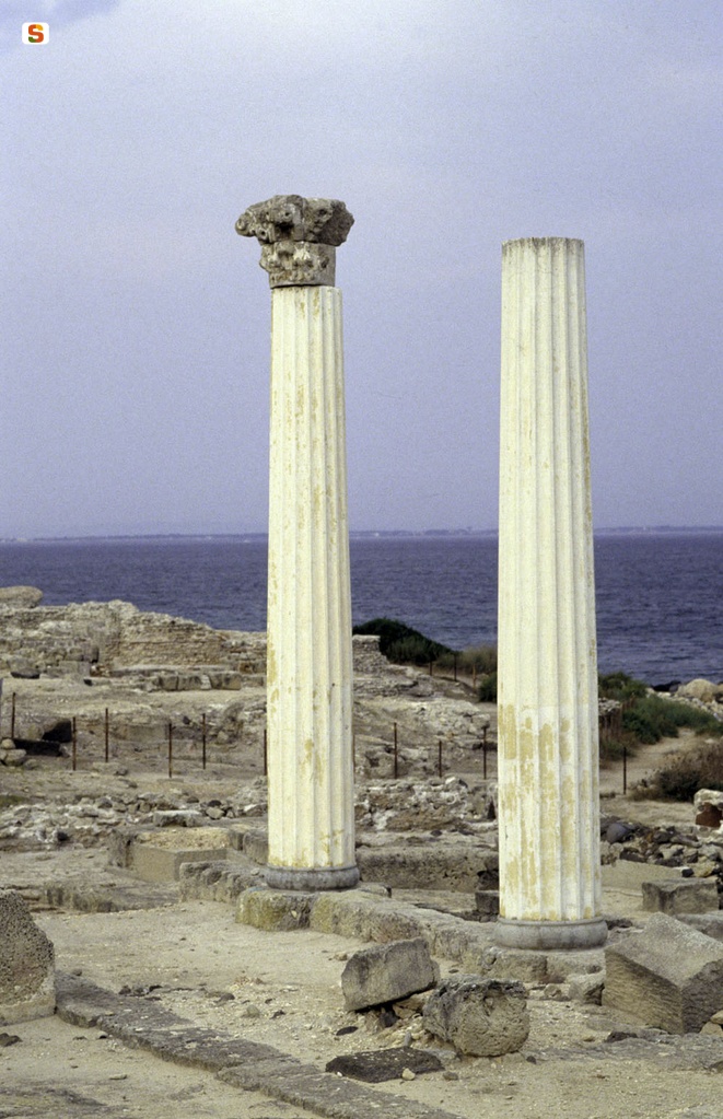 Città di Tharros, area delle due colonne