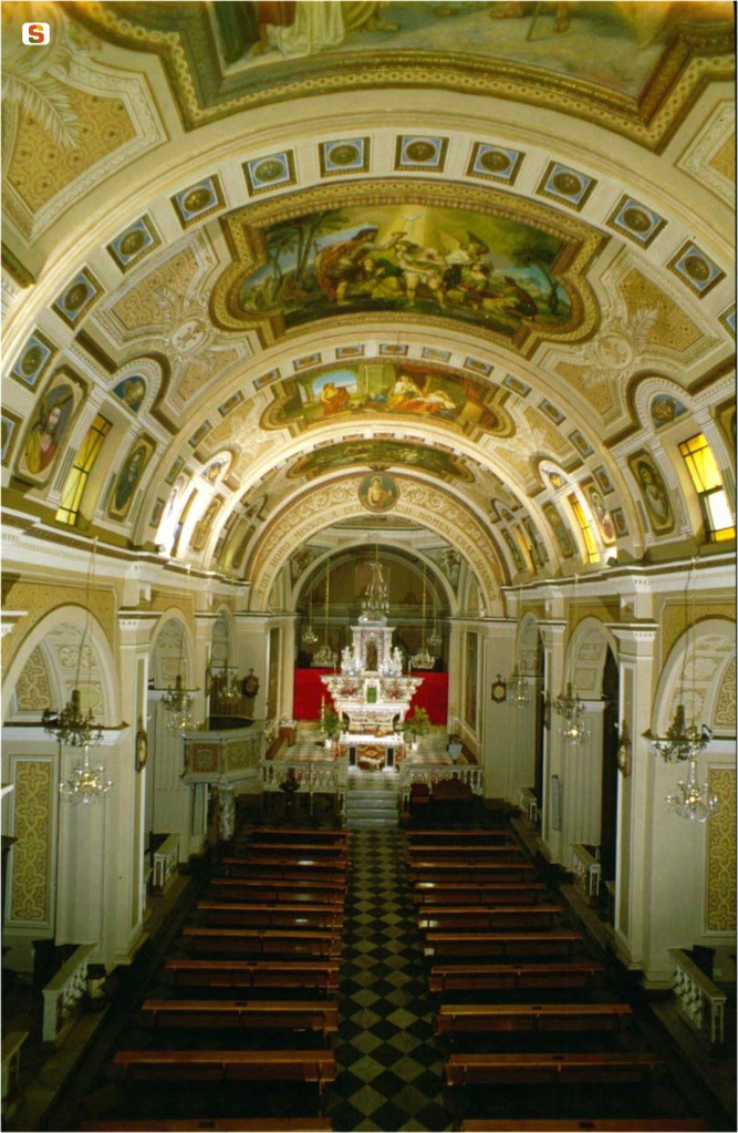 Lunamatrona, interno della chiesa