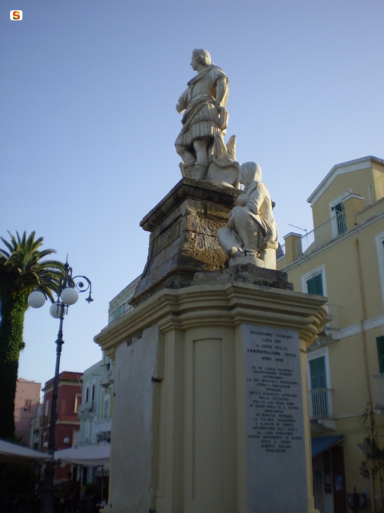 Carloforte, monumento dedicato a re Carlo Emanuele III