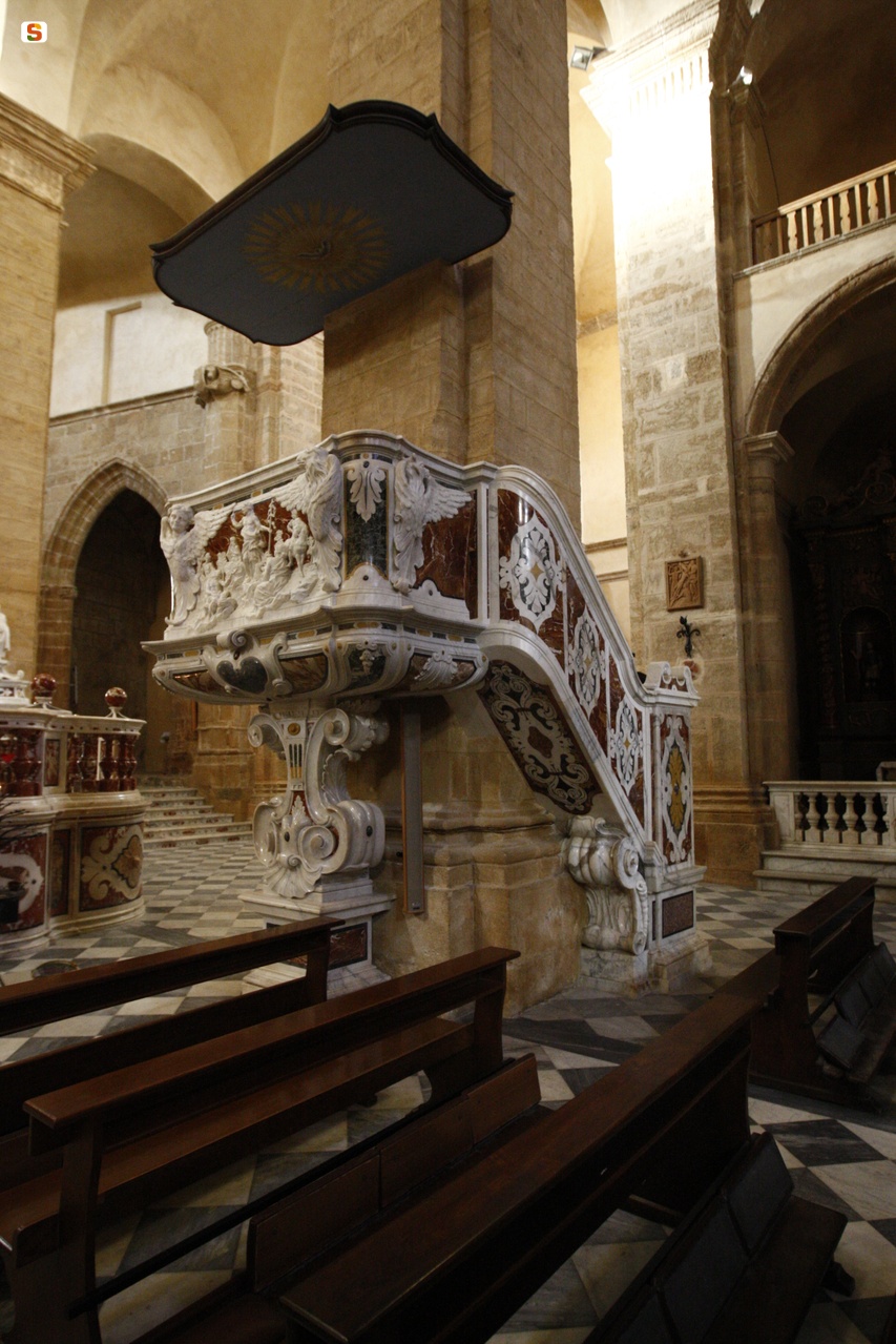 Alghero, veduta interna della Cattedrale, pulpito