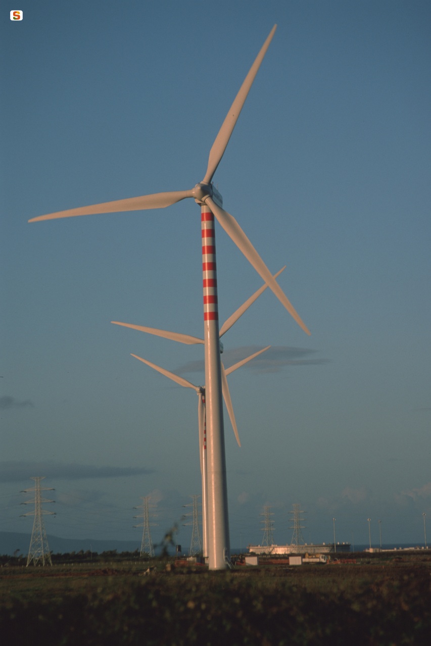 Turbine per la produzione di energia eolica nella Centrale elettrica di Fiume Santo