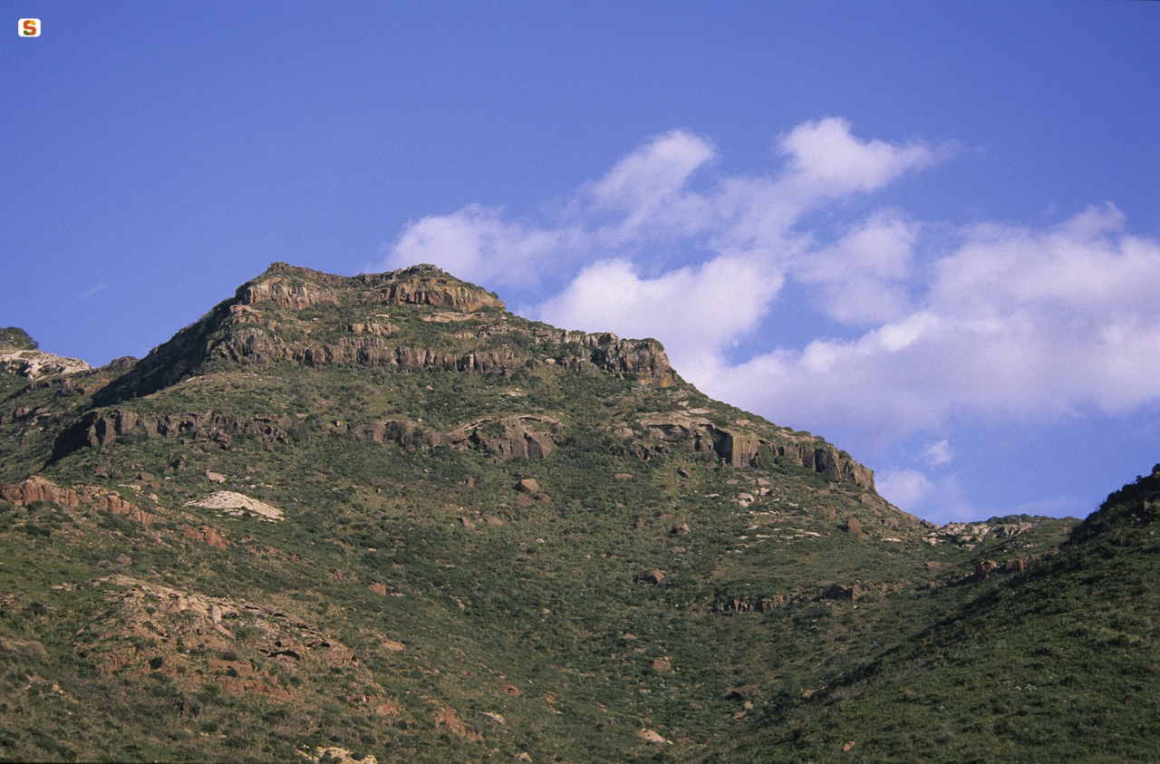 Rocce di basalto lungo la litoranea tra Alghero e Bosa