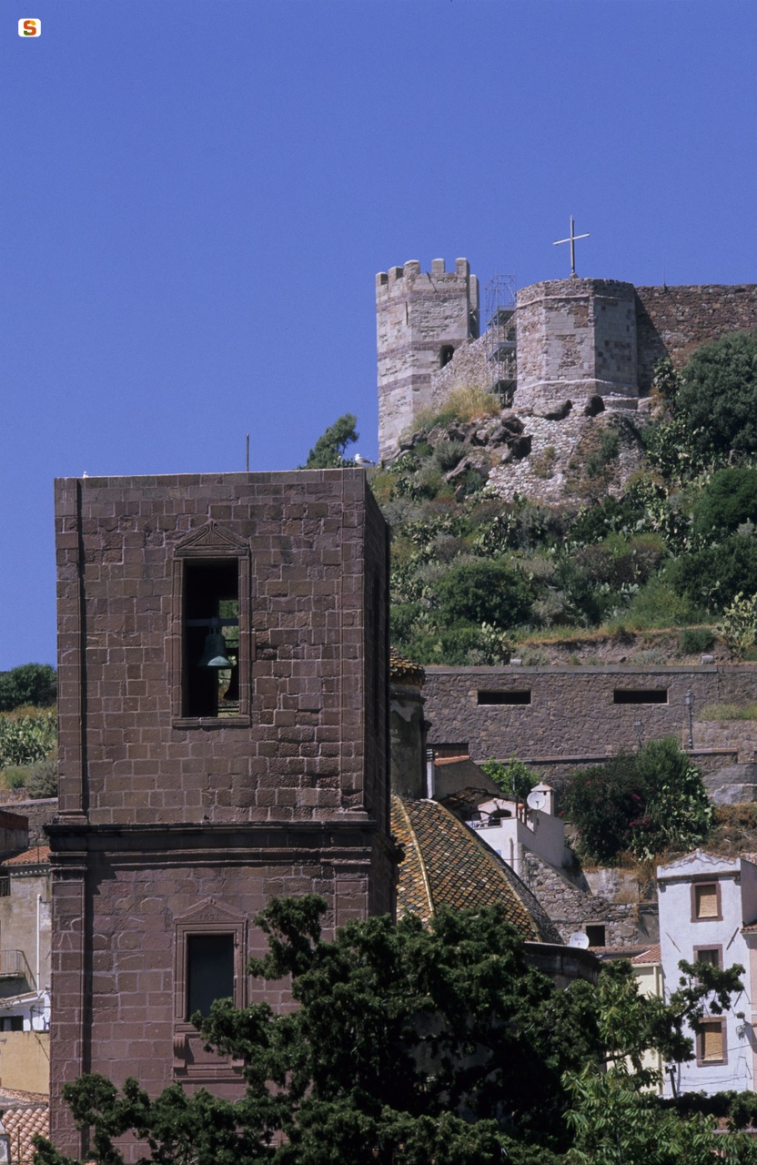 Bosa, veduta del castello e della cattedrale
