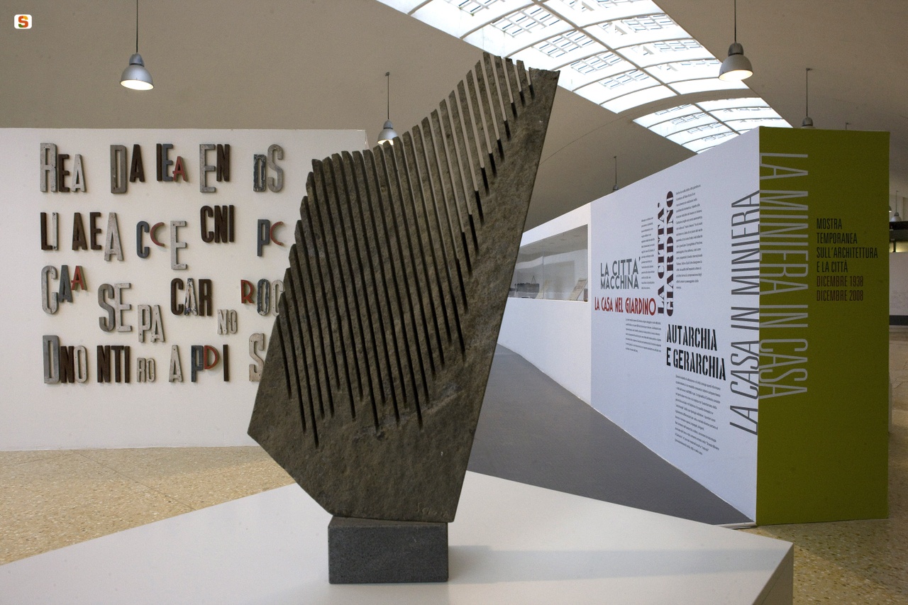 Museo del Carbone, scultura di Pinuccio Sciola