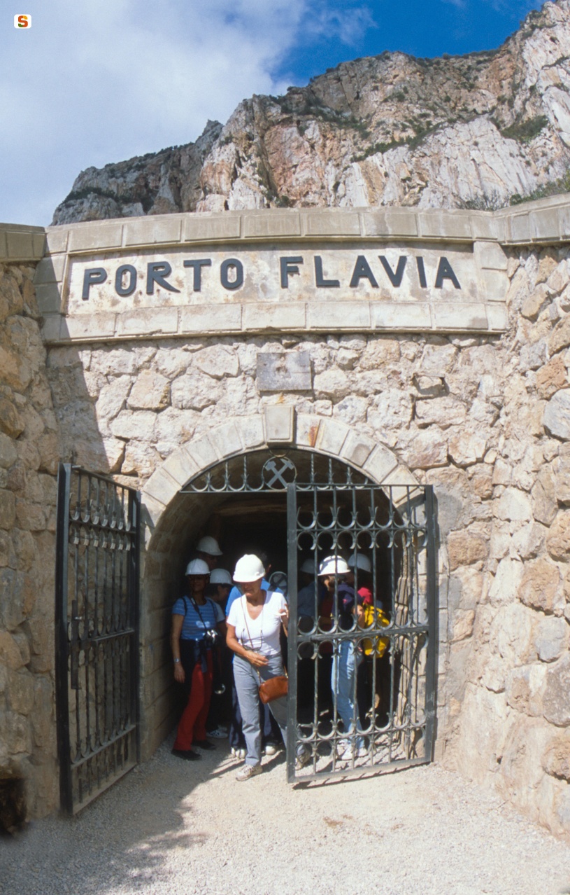Masua, ingresso della galleria di Porto Flavia