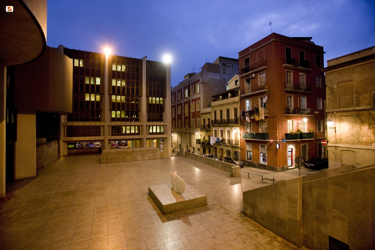 Strade e palazzi della città di Cagliari