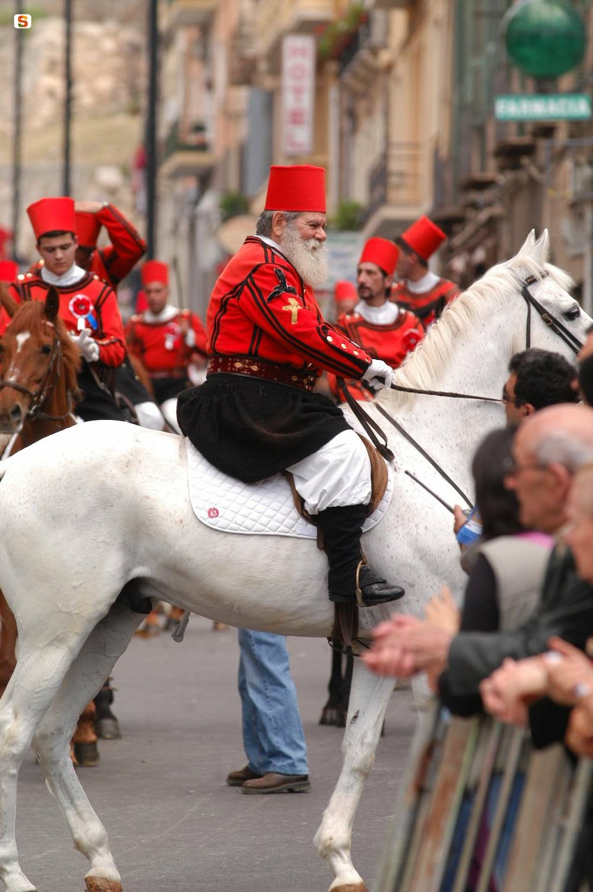 Cagliari, miliziani alla festa di Sant'Efisio