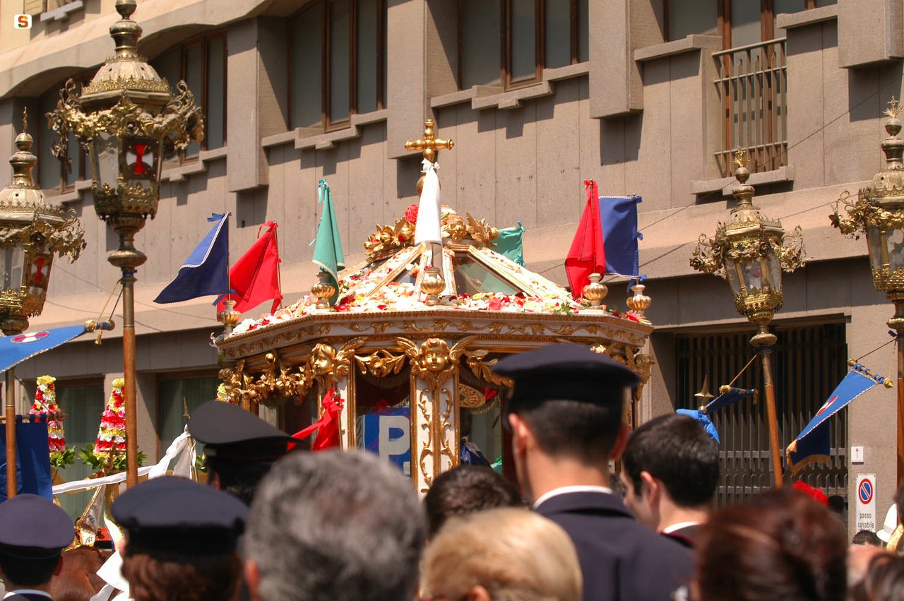 Festa di Sant'Efisio, cocchio e statua del Santo
