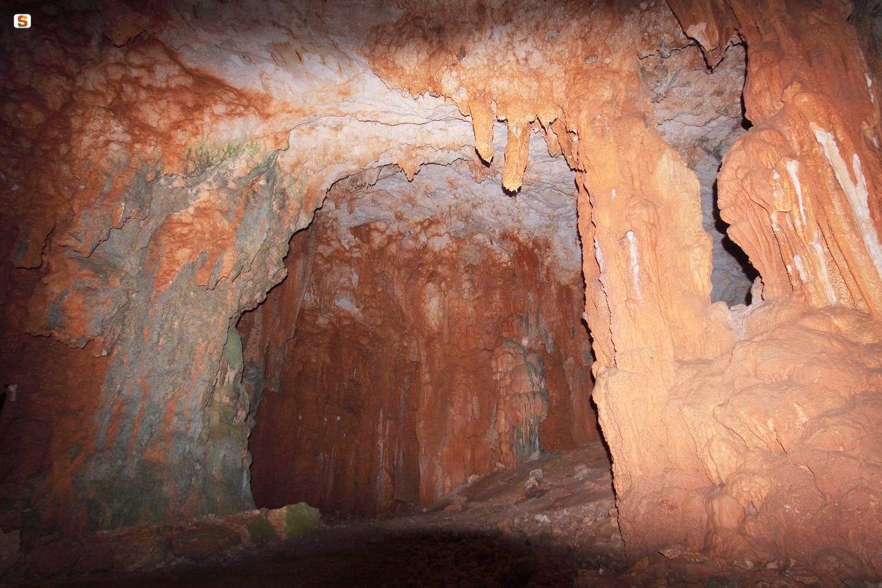 Grotta di origine carsica